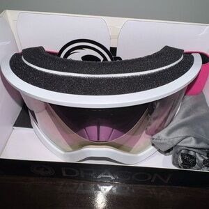 Knock around Pink Ski/Snowboard Goggles
Opened box but never used